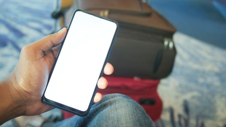 Cómo funciona una eSIM y por qué es una alternativa al roaming cuando viajas